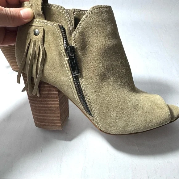 Women's Marc Fisher Taupe Suede Novice Peep Toe Ankle Bootie 8M Fringe Zipper - Picture 7 of 16
